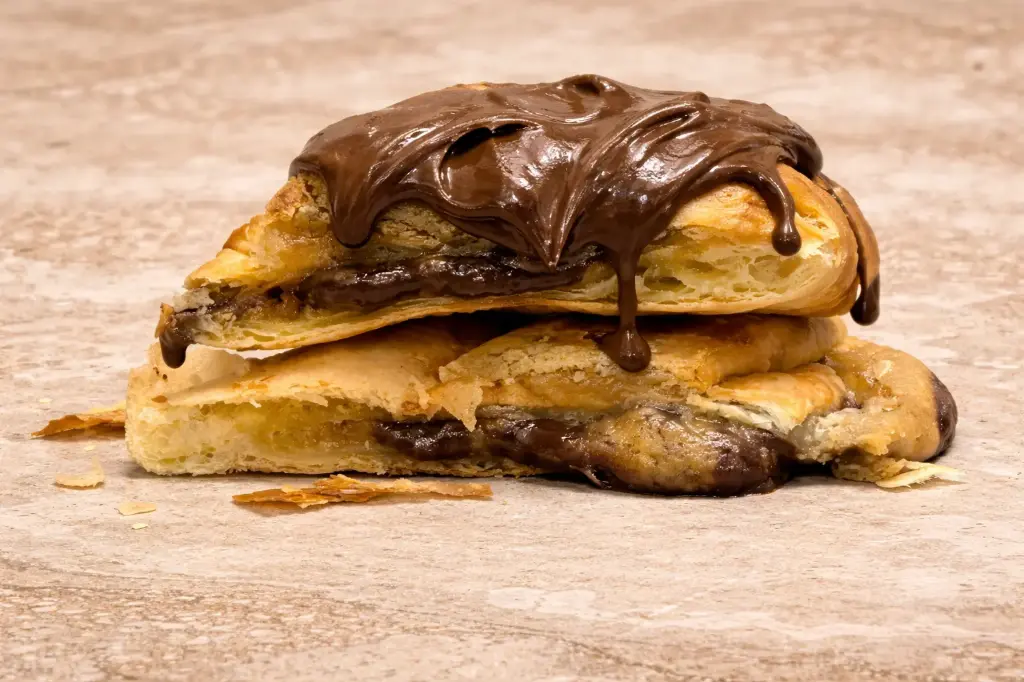 Le CROOKIE - Cookie x Croissant CHOCO NOISETTES ⚡️⚡️ .